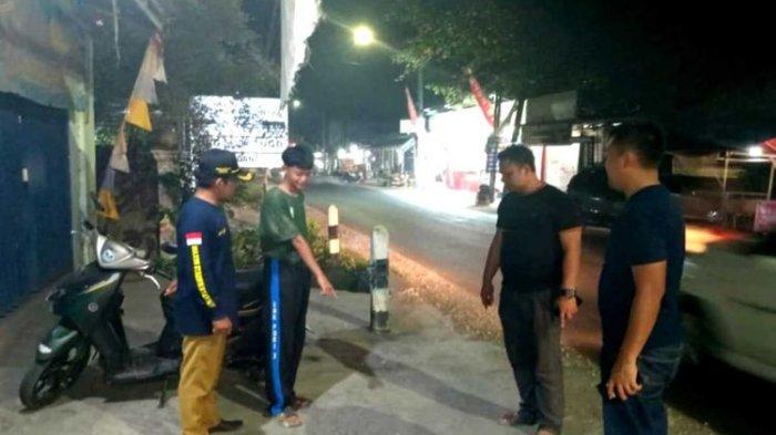 Polisi menelisik kejadian penjual es teh yang dipalak preman di Rengasdengklok, Karawang, Jawa Barat.