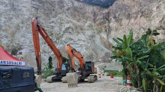 GUNUNG KUDA - Potret Gunung Kuda di Desa Cipanas, Kecamatan Dukupuntang, Kabupaten Cirebon, lokasi terjadinya longsor yang menewaskan 21 orang dengan 4 lainnya belum ditemukan yang terjadi Jumat (30/5/2025) lalu.