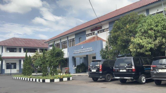 Potret SMAN 2 Cianjur Jalan Pangeran Hidayatullah, Desa Limbangansari, Kecamatan Cianjur, Kabupaten Cianjur, Rabu (18/6/2025). Alumni SMAN 2 Cianjur menyebut tindakan Bupati Cianjur yang menegur guru dan dijadikan konten sebagai hal yang tidak etis