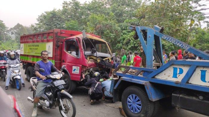 Potret kecelakaan maut di Tanjakan Kawungluwuk di Desa Kawunghilir, Kecamatan Cigasong, Kabupaten Majalengka, Senin (24/7/2023) sore.
