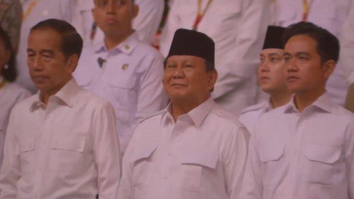 PRABOWO SERUKAN JOKOWI - Presiden ke-7 RI Jokowi dan Wakil Presiden RI Gibran Rakabuming Raka menghadiri puncak acara Hari Ulang Tahun (HUT) ke17 Partai Gerindra di Sentul, Bogor, Jawa Barat, Sabtu (15/2/2025). Prabowo serukan Hidup Jokowi hingga ucap terima kasih dalam pidatonya di HUT Gerindra hingga mengundang beragam reaksi publik dan warganet,