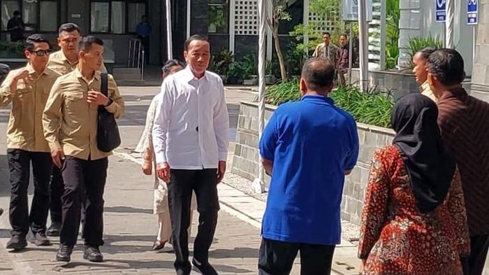 Jokowi Hadiri Reuni Fakultas Kehutanan UGM Angkatan 80 di Tengah Ijazahnya  Dipersoalkan - Tribunjabar.id