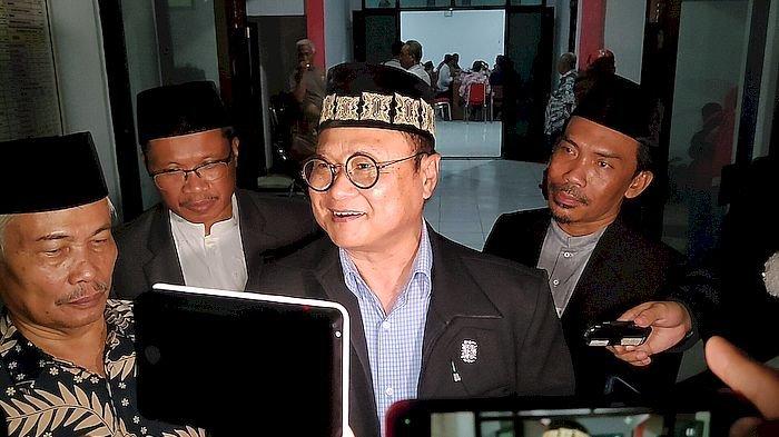 Ketua Tim Investigasi MUI Pusat, Prof Drs H Firdaus Syam di Kantor Kecamatan Gantar, Kabupaten Indramayu, Kamis (22/5/2023) malam.