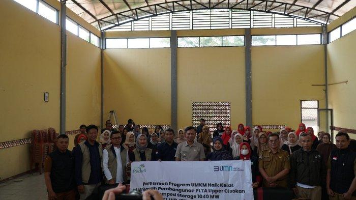 PT PLN (Persero) Unit Induk Pembangunan Jawa Bagian Tengah (UIP JBT) menyalurkan bantuan bagi pelaku UMKM di Kecamatan Cipongkor dan Kecamatan Rongga, Kabupaten Bandung Barat.
