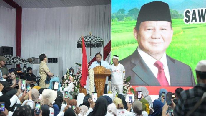 Puluhan Ribu Emak-emak Fans Dedi Mulyadi Sambut Kehadiran Prabowo Subianto di Lembur Pakuan