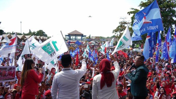 Puluhan ribu masyarakat pendukung pasangan Nina Agustina dan Tobroni mengadakan deklarasi akbar dan dilanjutkan long march ke KPUD Indramayu. Acara tersebut dihadiri oleh semua partai pengusung dan Tokoh Nasional seperti Mantan Kapolri Da’i Bachtiar.