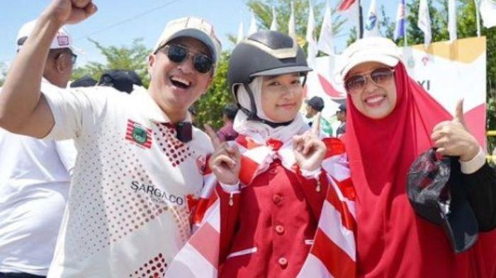 Irfan Hakim bersama istri dan anaknya yang baru saja menyabet medali emas di PON 2024.