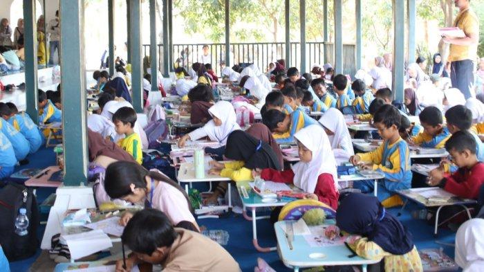 Indomaret cabang cirebon bekerja sama dengan Dancow Fortigro mengadakan lomba mewarnai yang diikuti sebanyak 251 peserta dari sekolah dasar kelas 1 sampai kelas 3 atau usia 6 sampai 9 tahun yang berlangsung di Taman Wisata Goa Sunyaragi, Sabtu (14/9/2024) pagi.
