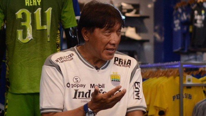 Legenda Persib, Robby Darwis saat menjadi narasumber dalam salah satu program Podcast Persib, di Graha Persib, beberapa waktu lalu.