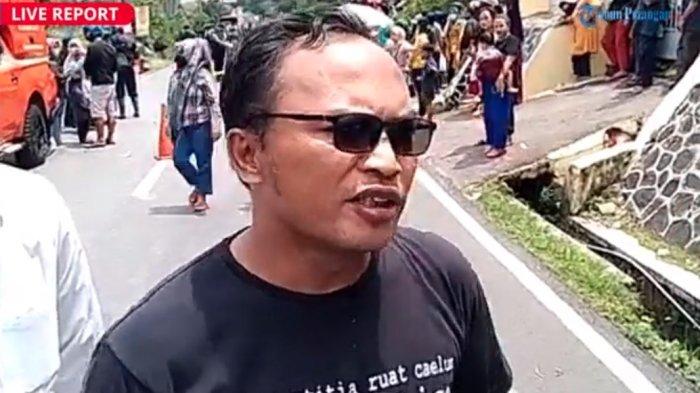 Pengacara Yosep Hidayah, Rohman Hidayat saat ditemui di Tempat Kejadian Perkara (TKP) pembunuhan Tuti Suhartini dan Amalia Mustika Ratu di Jalan Ciseuti, Desa Jalancagak, Kabupaten Subang, pada rekonstruksi kasus Subang, Rabu (22/11/2023).
