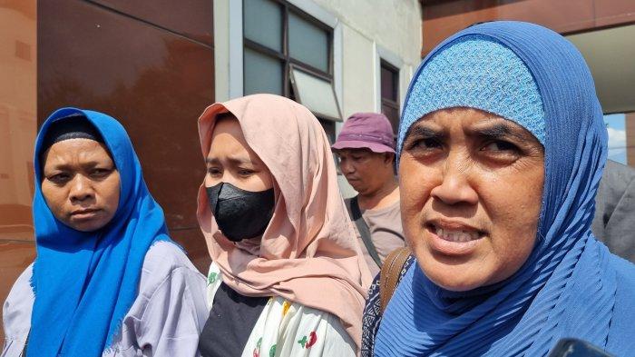 Rombongan ibu kandung Pegi Setiawan di Polda Jabar, Selasa (4/6/2024).