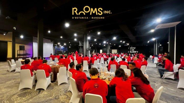 Rooms Inc D'Botanica Bandung yang berlokasi strategis di Jalan Djunjunan 143-149, Pasteur, Bandung, kini mempersembahkan solusi meeting premium dengan fleksibilitas yang mengesankan. 