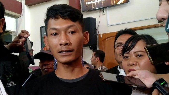 Saka Tatal, mantan terpidana kasus Vina Cirebon yang kembali mengikuti sidang PK atas kasus yang menimpanya.