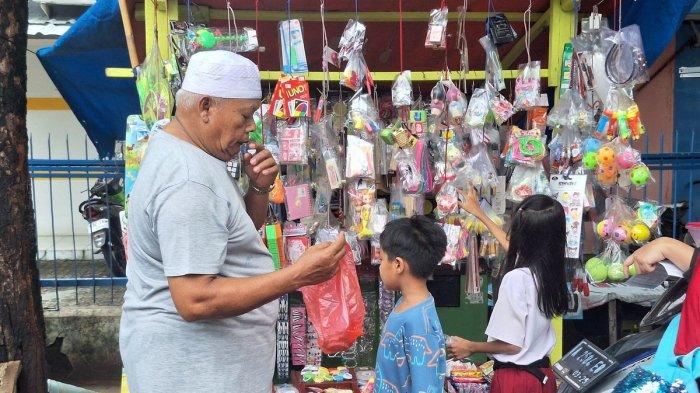 Saliri si penjual mainan
