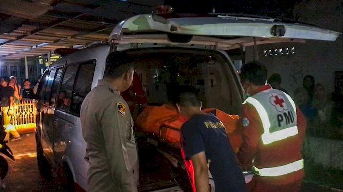 Seorang mahsiswa Universitas Siliwangi (Unsil) jurusan Sejarah ditemukan meninggal dunia di kamar indekosnya yang berada di Kampung Cilolohan, Kelurahan Kahuripan, Kecamatan Tawang, Kota Tasikmalaya, Jawa Barat pada Rabu (31/7/2024) petang.
