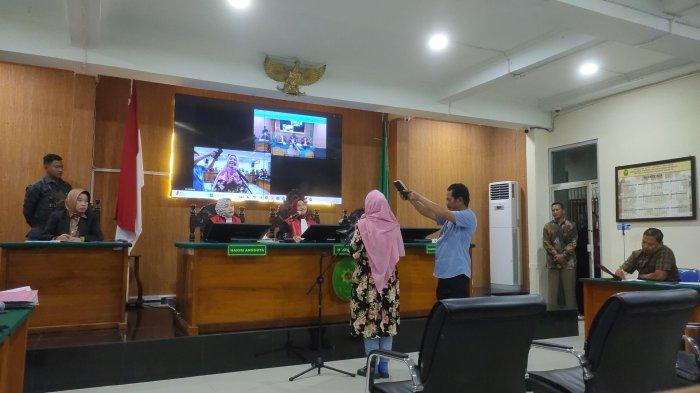 Sidang lanjutan Peninjauan Kembali (PK) kasus Vina Cirebon dengan pemohon Saka Tatal kembali digelar di Pengadilan Negeri Cirebon, Jumat (26/7/2024).