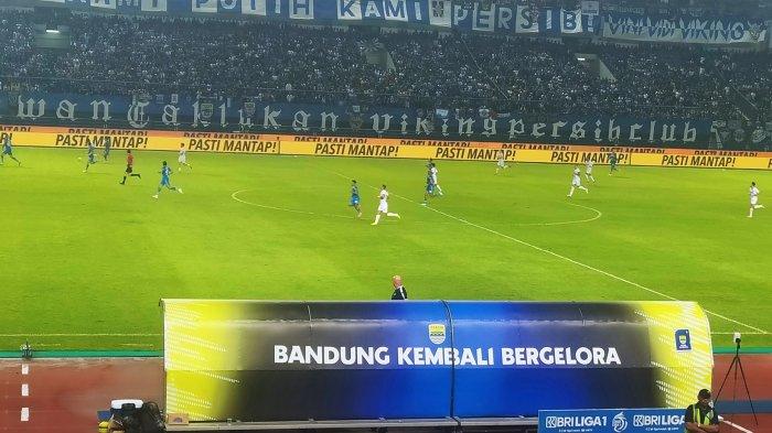 Skor 0-0 menjadi hasil sementara dari laga Persib kontra Persik Kediri, di Stadion GBLA Kota Bandung, Minggu (10/12).