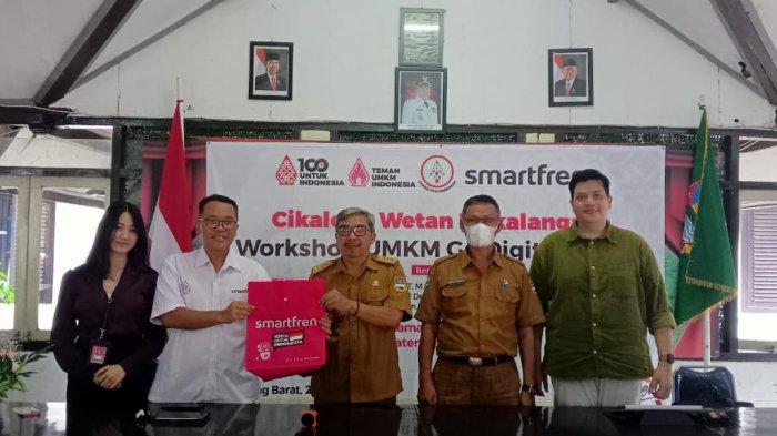 Program Smartfren lain yang berjalan selama Ramadan yaitu antara lain workshop Teman UMKM Go Digital di Kecamatan Cikalong Wetan Kabupaten Bandung Barat dan workshop Public Speaking untuk Duta Muda di Soreang Kabupaten Bandung