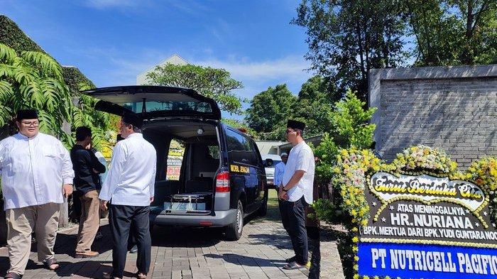 Suasana rumah duka HR Nuriana di Komplek Parahyangan Rumah Villa Blok A, Nomor 131 A, Ciwaruga, Parongpong, Bandung Barat, Kamis (11/7/2024)