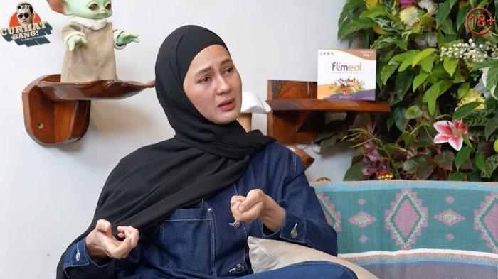 PAULA MENANGIS: Tangisan pecah Paula Verhoeven ungkap perubahan sikap anak-anaknya di tengah perceraiannya dengan Baim Wong di podcast Denny Sumargo, dikutip (23/4/2025). Paula ungkap cerita pilu perjuangannya agar bisa kembali dekat dengan anak-anaknya
