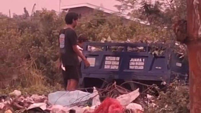 Tangkapan layar aksi tak terpuji pembuangan sampah sembarangan menggunakan motor roda tiga terekam kamera warga di kawasan Samadikun, Kelurahan Kesenden, Kecamatan Kejaksan, Kota Cirebon.