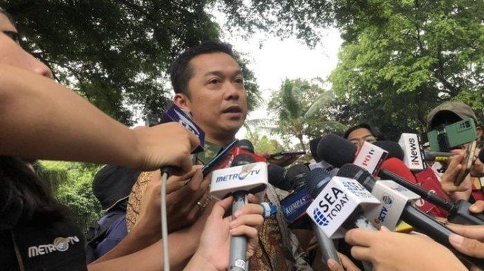 Legenda badminton Indonesia Taufik Hidayat menemui presiden terpilih Prabowo Subianto di Jalan Kertanegara IV, Jakarta Selatan, Selasa (15/10/2024). 