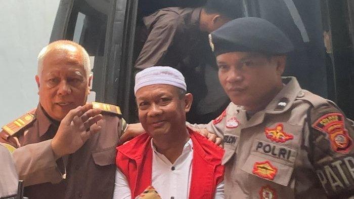 Terdakwa kasus Subang, Yosep Hidayah, saat tiba di Pengadilan Negeri Subang, Kamis (25/7/2024). Yosep akan menjalani sidang putusan.