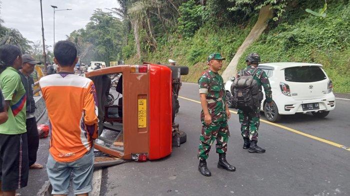 Tiga kendaraan terlibat kecelakaan lalu lintas di Jalan Cadas Pangeran, Kecamatan Pamulihan, Sumedang, Rabu (5/12/2024) pagi.