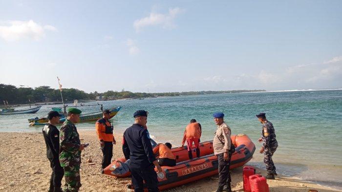 Tim SAR Gabungan saat melakukan pencarian darat dan persiapan pencarian ke tengah laut untuk mencari ABK asal Garut yang tenggelam di perairan Ujunggenteng, Rabu (4/9/2024).
