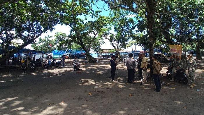 Tim Terpadu (Timdu) Balai Konservasi Sumber Daya Alam (BKSDA) Provinsi Jawa Barat mendatasngi TWA Sukawayana, Sukabumi, untuk memberikan SP 2 ke pedagang, Selasa (7/1/2025).