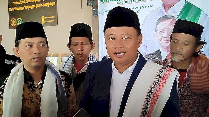 Mantan Wakil Gubernur Jabar, Uu Ruzhanul Ulum seusai apel siaga Panglima Santri di Indramayu, Senin (22/1/2024)