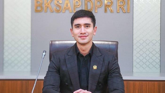 Verrell Bramasta Tampil di Lokasi Banjir Sumatera, Ini Fungsi Rompi Taktisnya