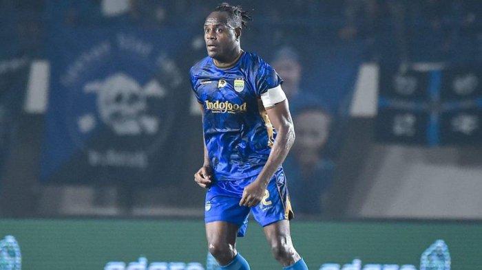 Sosok pemain Persib Bandung, Victor Igbonefo. Victor Igbonefo dicap menjadi biang kekalahan Persib Bandung dari Zhejiang dalam match day kedua babak penyisihan grup F ACL Two 2024/2025.