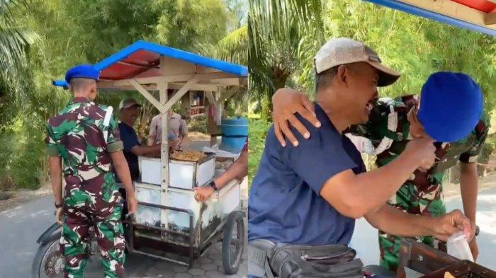 TNI beri kejutan mengunjungi ayahnya yang sedang jualan batagor