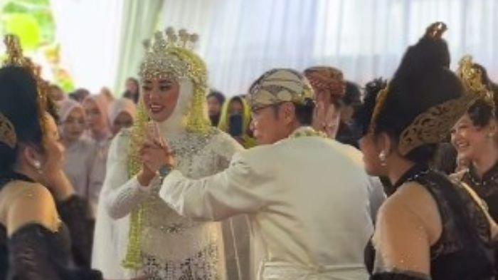 Viral pernikahan beda 41 tahun di Desa Bagawat, Kecamatan Selajambe, Kuningan, pada Rabu (1/5/2024).