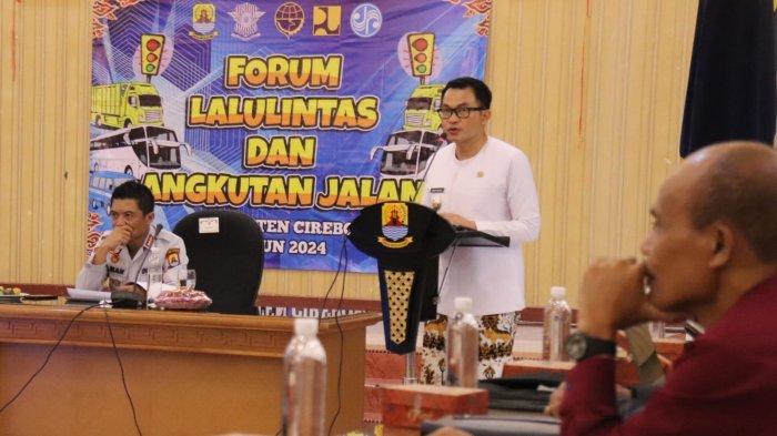 Berbagai pejabat dan pemangku kepentingan di Kabupaten Cirebon, termasuk Penjabat (Pj) Bupati Cirebon, Wahyu Mijaya menggelar forum Lalu Lintas dan Angkutan Jalan (LLAJ) demi mencari solusi terkait keselamatan berlalulintas, pada Kamis (4/7/2024).
