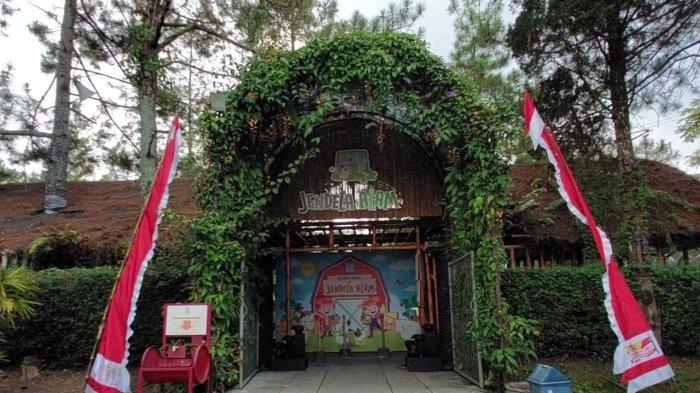 Wisata edukasi Jendela Alam Bandung di Jalan Sersan Bajuri KM 4,5, Cihideung, Kecamatan Parongpong, Kabupaten Bandung Barat. 