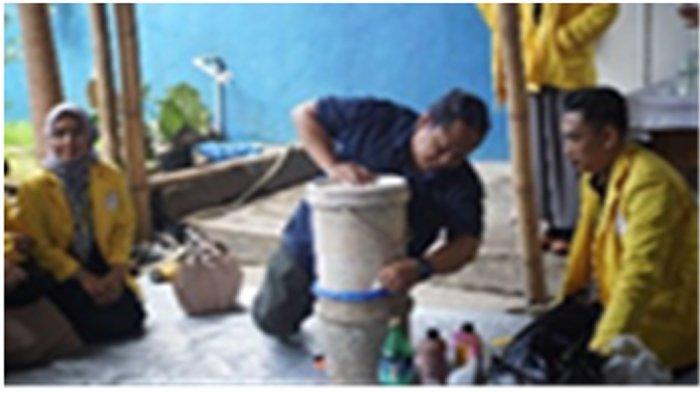 Workshop dan demostrasi tentang pemanfatan sisa makanan  menjadi  pupuk  organik