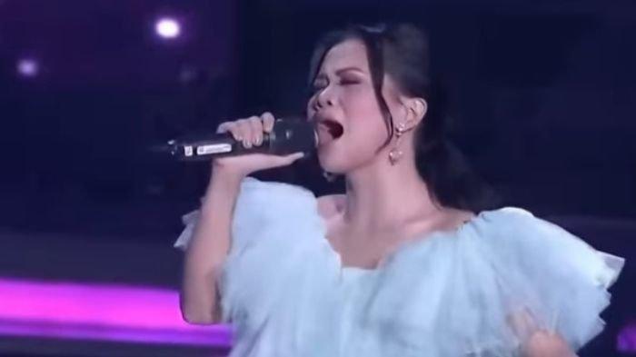 Penampilan Wulan Permata, wakil Indonesia di D Academy Asia 6 babak Top 40 pada Senin (26/6/2023). (Instagram @dangdutacademy.indosiar)