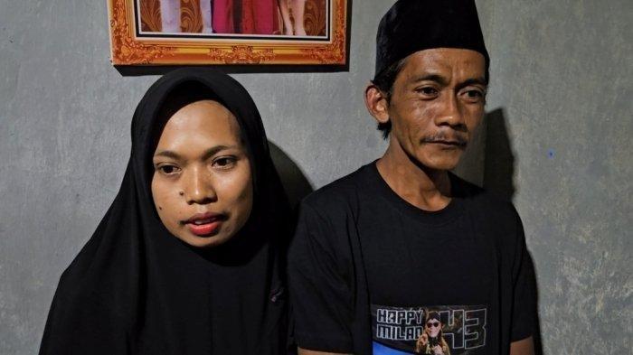 Yuli Fatimah (34), istri Sunhaji, penjual es teh keliling yang viral di media sosial.