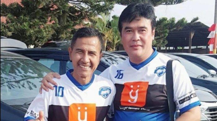 Yuyun Sutomo (kanan) dan Ajat Sudrajat, dua pemain Persib Bandung era 1980-an