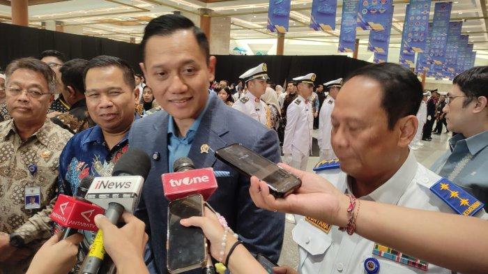 Menteri Koordinator Bidang Infrastruktur dan Pembangunan Kewilayahan RI Agus Harimurti Yudhoyono (AHY) saat ditemui awak media di Kawasan JCC, Senayan, Jakarta, Rabu (13/11/2024).
[Rizki Sandi Saputra]