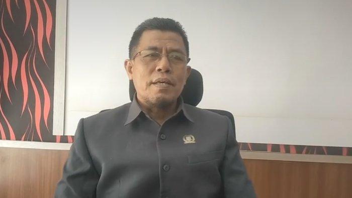 Ketua Badan Kehormatan DPRD Kabupaten Pangandaran, Ucup Supriatna memberikan keterangan terkait satu anggota dewan yang tertidur saat rapat paripurna berlangsung.