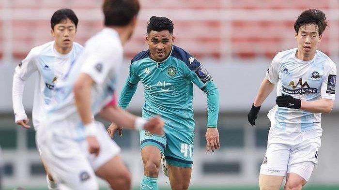 Bek timnas Indonesia, Asnawi Mangkualam, menjalani debutnya bersama Ansan Greeners di turnamen Piala FA Korea Selatan, Minggu (28/3/2021).