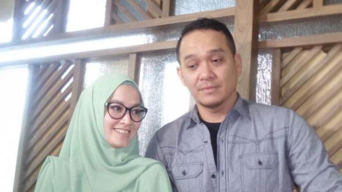 Artis peran Lyra Virna dan suaminya, Fadlan Muhammad.