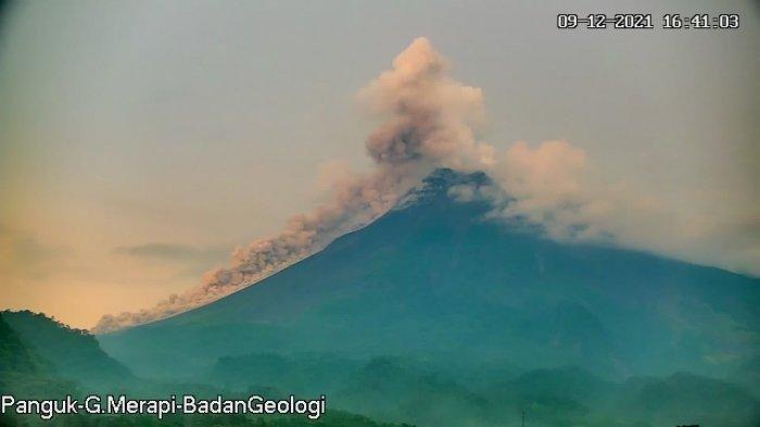 Gunung Merapi Luncurkan Awan Panas Sejauh 2,2 KM Tadi Sore - Halaman 1 ...