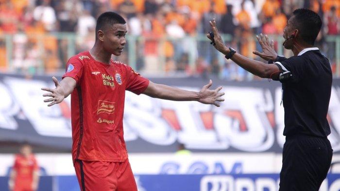 Bek Persija Jakarta, Muhammad Ferarri (20), mengaku tak mau kecewa berlama-lama setelah ditahan imbang Persib Bandung pada pekan ke-11 BRI Liga 1 2023/24.