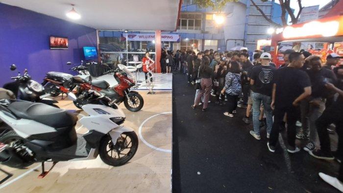 Suasana booth Honda di acara Honda DBL 2023 West Java Series di GOR Padjajaran Bandung, Sabtu (18/11/2023.