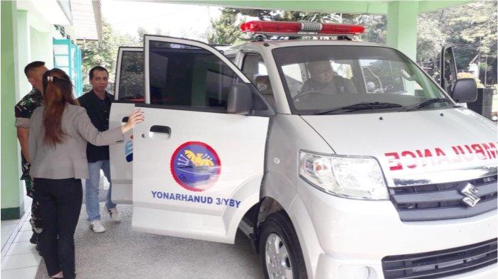 Pemeriksaan kelengkapan mobil ambulance oleh tim kesehatan Arhanud 3/YBY. *