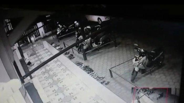 Maling Motor Di Lembang Beraksi Di Masjid Ditinggal Salat Magrib Dua